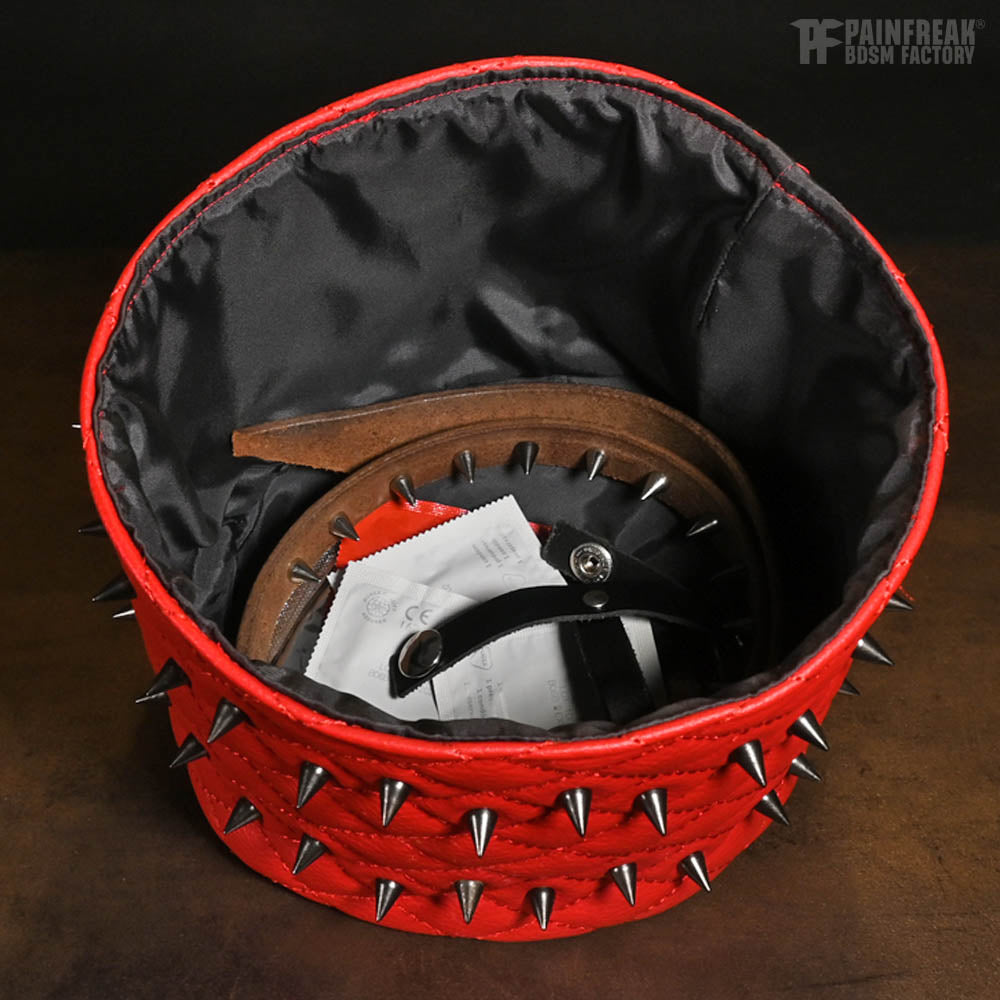 Sin Bin – BDSM Gear Container aus Kunstleder